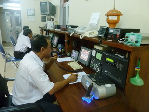Hàng loạt tàu thuyền bị nạn trên biển
