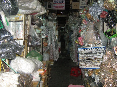 Cháy chợ Quảng Ngãi: Nhiều tiểu thương ở TP.HCM `vạ lây`