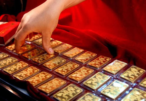 Giá vàng trong nước vượt mốc 45 triệu đồng/lượng