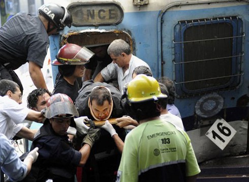 Cận cảnh thảm họa đường sắt Argentina
