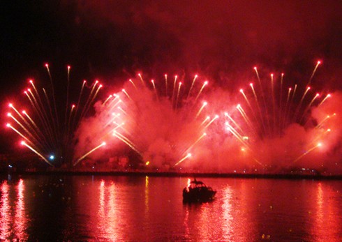 Rà soát tàu thuyền chở khách xem pháo hoa quốc tế