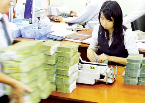 Ồn ào hạ lãi suất, DN vẫn khát vốn