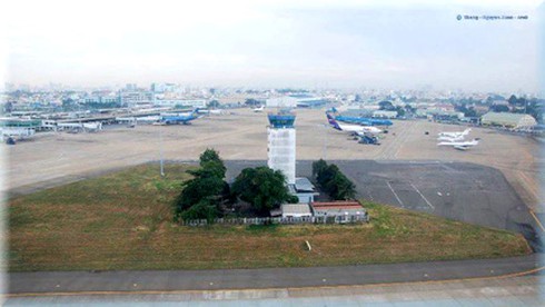 Nhân viên không lưu đánh nhau khi đang chỉ dẫn máy bay