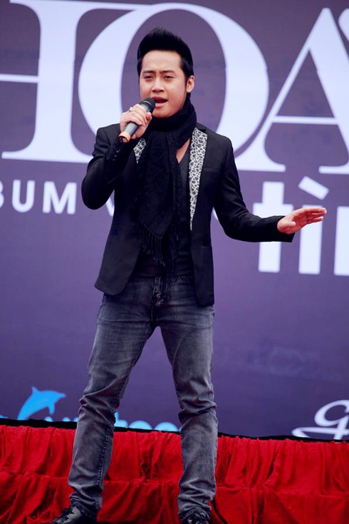 Hoàng Hải 'bẽn lẽn' sánh đôi với Vũ Hạnh Nguyên