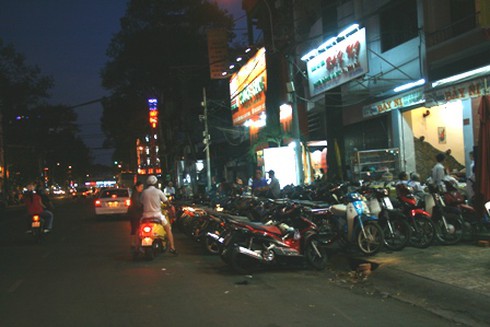 TP.HCM: Chậm tiến độ, bãi xe ngầm `đốt` thêm 100 triệu USD