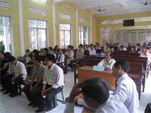 Vụ tham ô ở Sóc Trăng: Hình sự hóa quan hệ kinh tế?