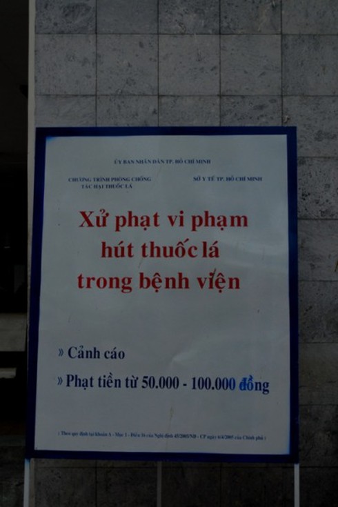 TP.HCM: Bệnh viện vẫn tràn khói thuốc