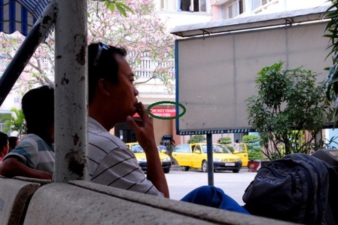 TP.HCM: Bệnh viện vẫn tràn khói thuốc