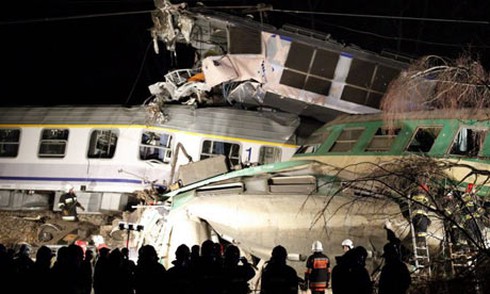 Tai nạn tàu hỏa kinh hoàng ở Ba Lan