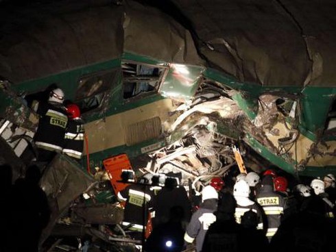Tai nạn tàu hỏa kinh hoàng ở Ba Lan