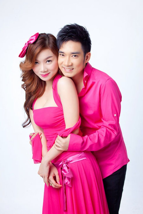 Quang Hà tình tứ bên 'người mới'