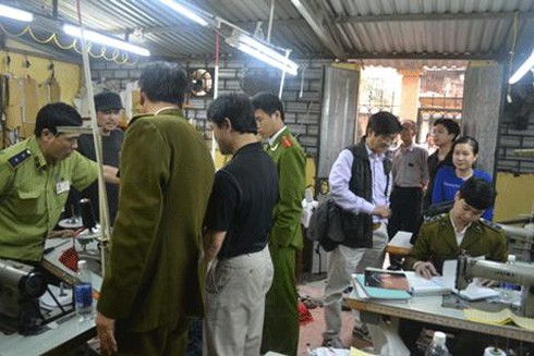 Phát hiện cơ sở làm giả quần áo thể thao nhãn hiệu Nike