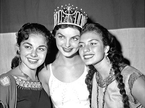 Những tình huống hài hước tại các cuộc thi sắc đẹp quốc tế