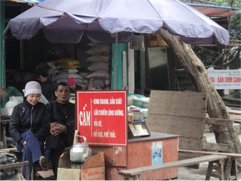 Nơi biển cấm bị sỉ nhục ở Hà Nội!