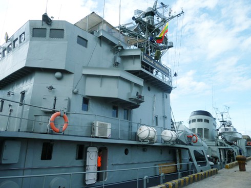 Cận cảnh hai tàu khu trục Myanmar tới thăm Đà Nẵng sáng nay