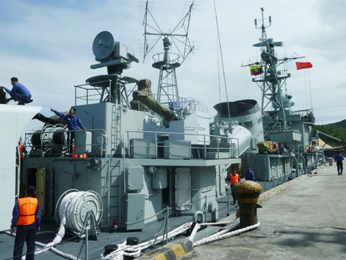 Cận cảnh hai tàu khu trục Myanmar tới thăm Đà Nẵng sáng nay