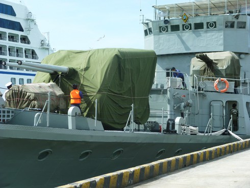 Cận cảnh hai tàu khu trục Myanmar tới thăm Đà Nẵng sáng nay