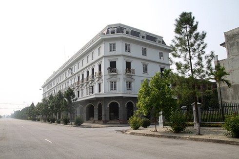 Hoang vắng những biệt thự ma quanh Hà Nội