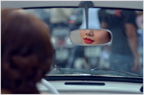 Đinh Ngọc Diệp khoe xế đỏ cá tính