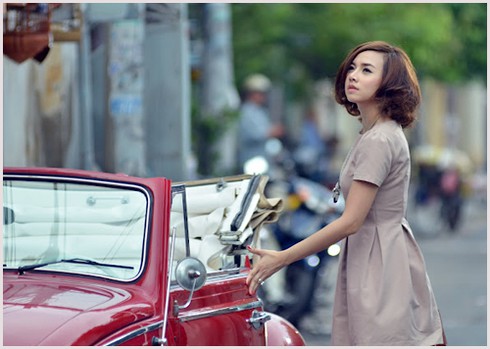 Đinh Ngọc Diệp khoe xế đỏ cá tính