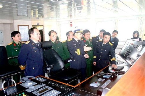 Hải quân Việt Nam nhận tàu chở khách lớn nhất 'Trường Sa - HQ 571'