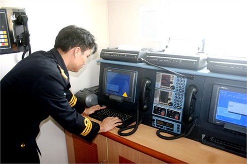 Hải quân Việt Nam nhận tàu chở khách lớn nhất 'Trường Sa - HQ 571'