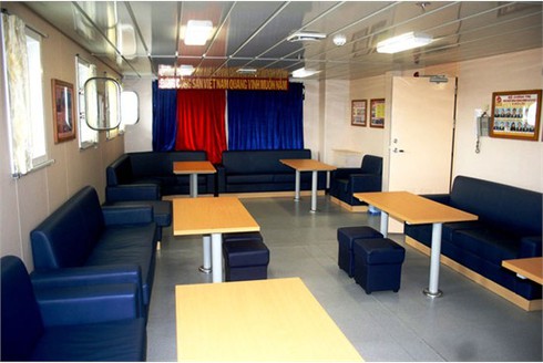 Hải quân Việt Nam nhận tàu chở khách lớn nhất 'Trường Sa - HQ 571'