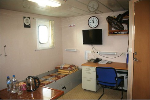 Hải quân Việt Nam nhận tàu chở khách lớn nhất 'Trường Sa - HQ 571'