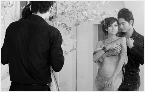 Siêu mẫu Quốc Bảo nồng nàn cùng bạn gái