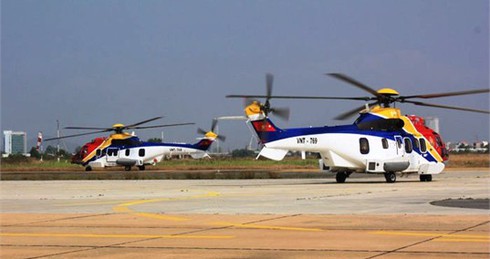 Bay huấn luyện cùng phi công trực thăng hải quân EC - 225