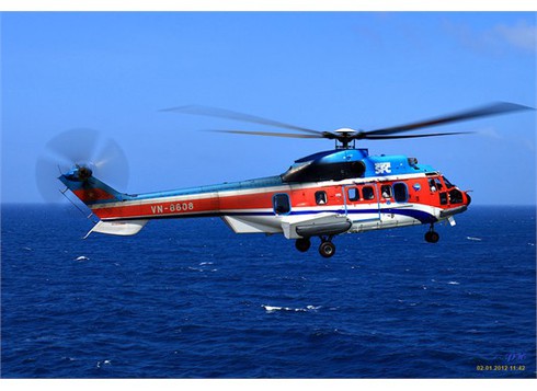 Bay huấn luyện cùng phi công trực thăng hải quân EC - 225