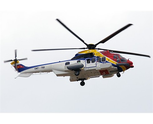 Bay huấn luyện cùng phi công trực thăng hải quân EC - 225