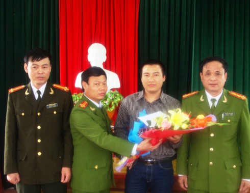 Khen thưởng phóng viên trẻ dũng cảm bắt trộm