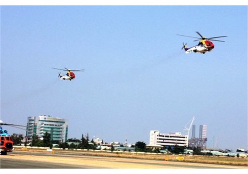 Bay huấn luyện cùng phi công trực thăng hải quân EC - 225