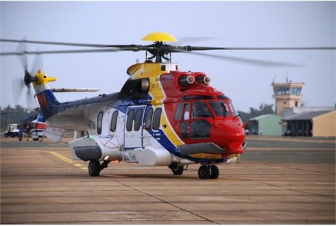 Bay huấn luyện cùng phi công trực thăng hải quân EC - 225