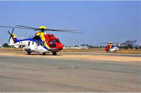 Bay huấn luyện cùng phi công trực thăng hải quân EC - 225