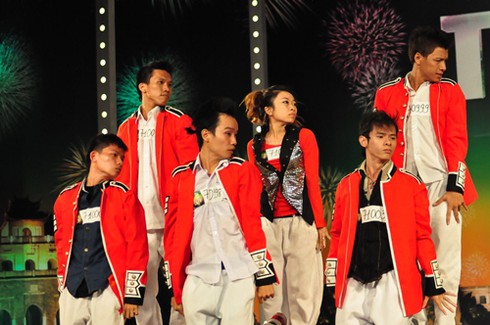 Cô bé 8 tuổi so tài cùng các cụ ông ở bán kết Got Talent