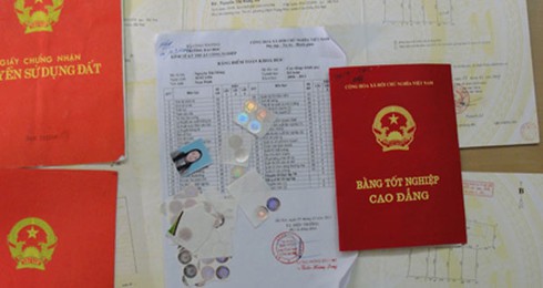 Hà Nội: Phá đường dây làm sổ đỏ, bằng giả liên tỉnh