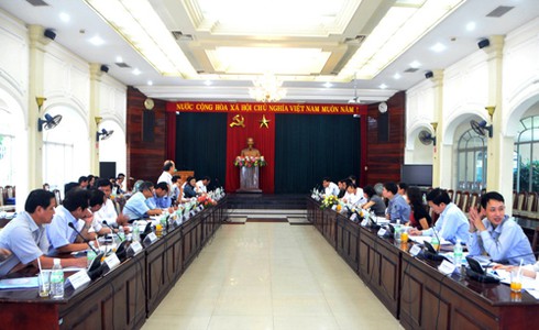 Tiếp tục thí điểm không tổ chức HĐND quận, huyện, phường đến 2014