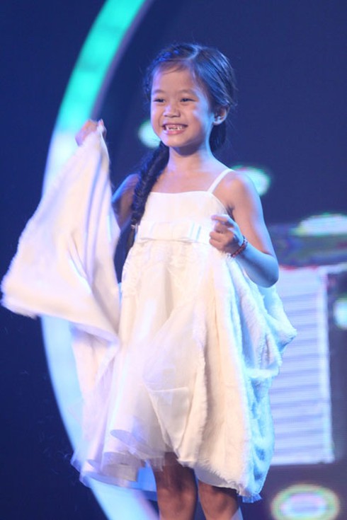 Bé 8 tuổi hát 'Con cò' vào chung kết VN's Got Talent