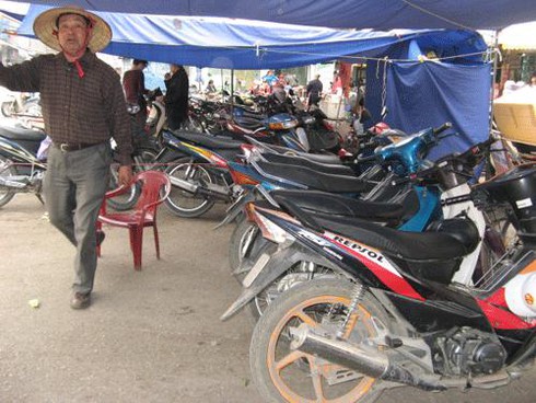 Điểm trông giữ xe “chui” mọc như nấm