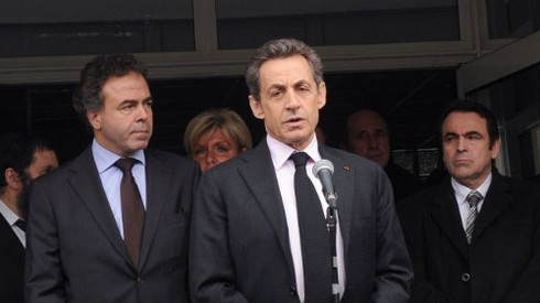 Ông Sarkozy giành lại lợi thế nhờ vụ xả súng