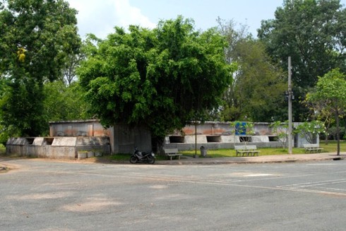 Thăm di tích lô cốt Mỹ - Ngụy tại ngã tư Đức Hòa, Long An