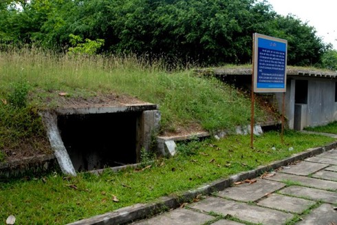 Thăm di tích lô cốt Mỹ - Ngụy tại ngã tư Đức Hòa, Long An