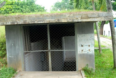 Thăm di tích lô cốt Mỹ - Ngụy tại ngã tư Đức Hòa, Long An