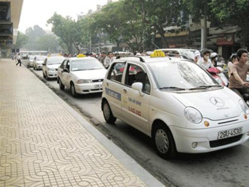 Bộ GT quyết thu phí xe taxi, du lịch