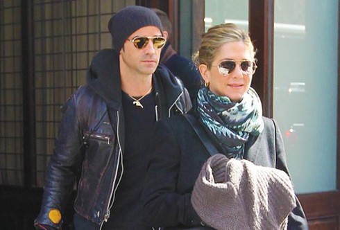 Jennifer Aniston chi tiền tỷ mua quà tặng bồ