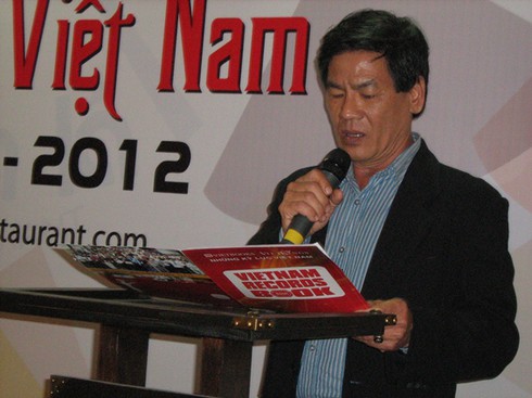 Chiêm ngưỡng chiếc nón lá bài thơ lớn nhất Việt Nam