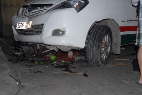 TP.HCM: Taxi kéo lê bé gái gần 5 mét