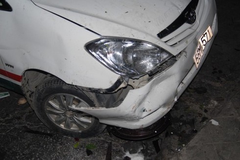 TP.HCM: Taxi kéo lê bé gái gần 5 mét